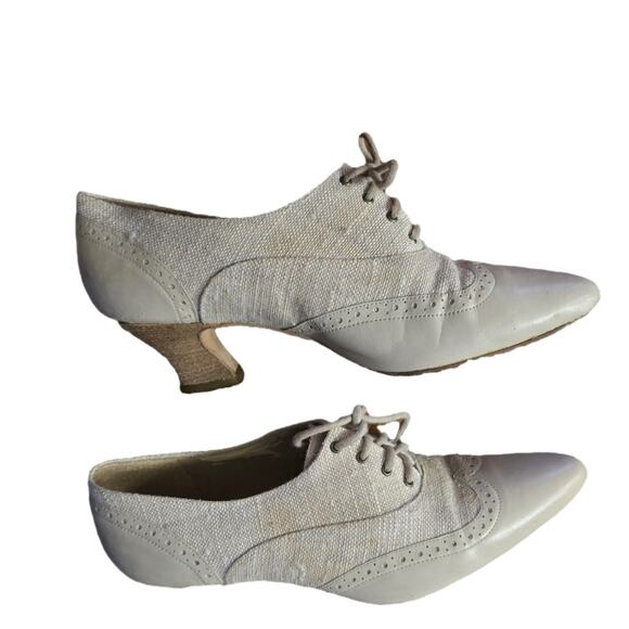 Nine West Woman's Wingtips sz 7Mwith Heels and Laces. One flaw/Pics EUC - Picture 8 of 9